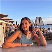 Chica italiana con experiencia con niños de todas las edades ofrece clases de italiano en Barcelona.